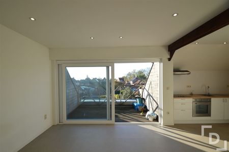 Recent appartement met zicht op het dorpsplein - Photo 2