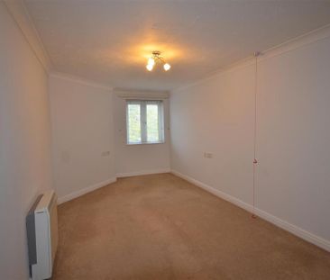 1 bedroom retirement property to rent - Photo 3