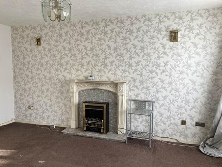 3 bedroom semi-detached house to rent - Photo 2