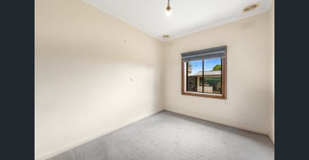 Spacious Living in a Quiet Cul-de-Sac, Minutes from Mount Gambier's Centre! - Photo 3