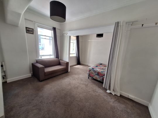 Retro in The Brooklyn - Photo 1