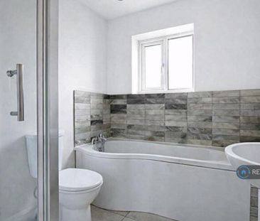 3 bedroom semi-detached house to rent - Photo 6