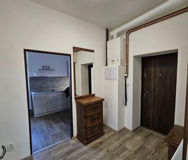 Pronájem bytu 1+1 v osobním vlastnictví 39 m², Český Těšín - Photo 2