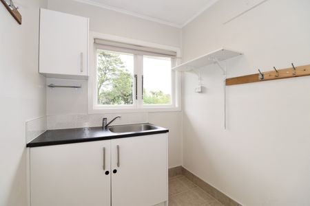 Te Atatu Peninsula 3-Bedroom For Rent - Photo 4