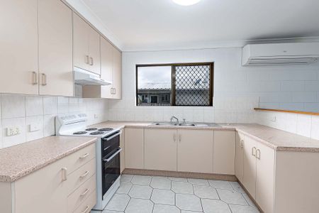 29 Doncaster Way, Mount Louisa - Photo 3