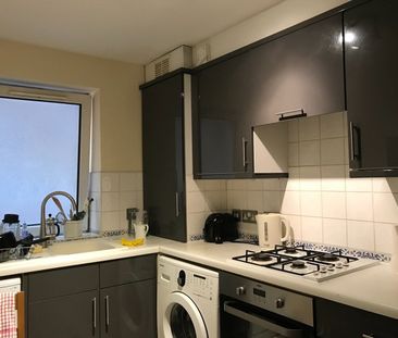 Room in a Shared Flat, Broadway, SW19 - Photo 4