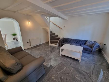 4 bedroom detached house to rent - Photo 2