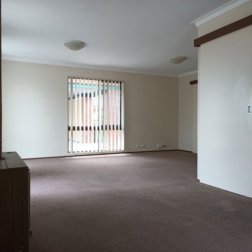 ROSSMOYNE HIGH SCHOOL ZONE! - Photo 1