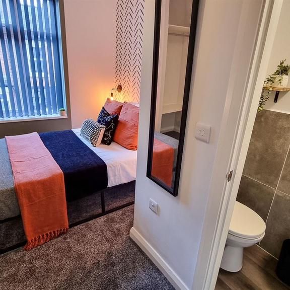 1 bedroom in a house share to rent - Photo 1