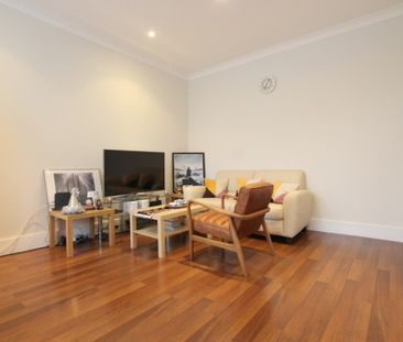 3 Bedroom Flat, Melrose Avenue, Mitcham - Photo 1