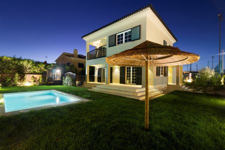 Four bedroom villa located in the Guia area of Cascais - Photo 3