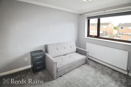 3 bedroom end of terrace house to rent - Photo 2