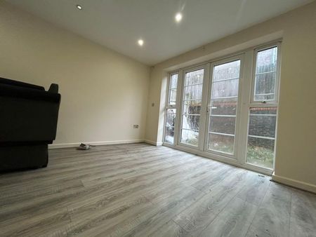 2 bedroom end of terrace house to rent - Photo 4