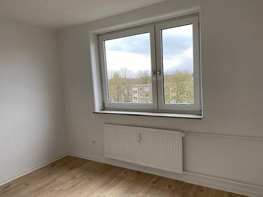 *Frisch renovierte 3-Zimmerwohnung mit Balkon und toller Aussicht* - Photo 1