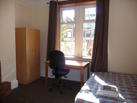 4 bedroom terraced house to rent - Photo 3