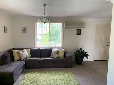 APPLICATIONS ACCEPTED PRIOR TO VIEWING- 3 Bedrooms, 2 Bathrooms with a Double Garage! - Photo 4