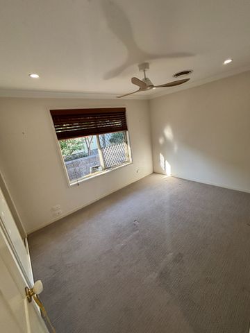 Stylish 3-Bedroom plus study Family Home in Prime Parkwood Location - Photo 5