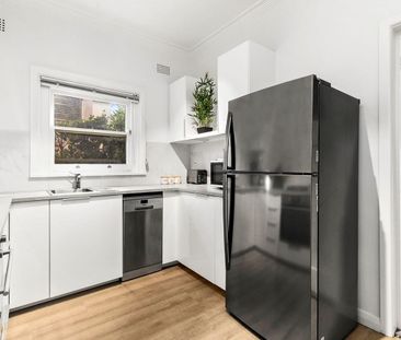 Stylish apartment in a boutique block - Photo 4