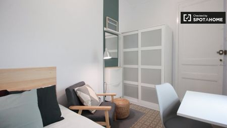 barcelona, Catalonia 08012 - Photo 2