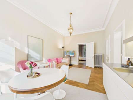 Elegant 2.5-Room Apartment in a Historic Jugendstil Villa in Basel - Photo 3