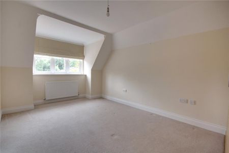4 bedroom detached house to rent - Photo 2
