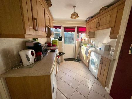 Flatford Drive, Clacton-on-sea, CO16 - Photo 2