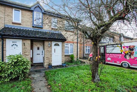 Lowdell Close, Yiewsley, UB7 - Photo 2