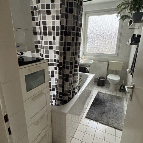 Perfekt geschnittene 2 Zimmerwohnung mit großer Wohnküche und Balkon in Deutz! - Photo 1