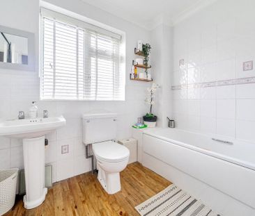 4 bedroom detached house to rent - Photo 3