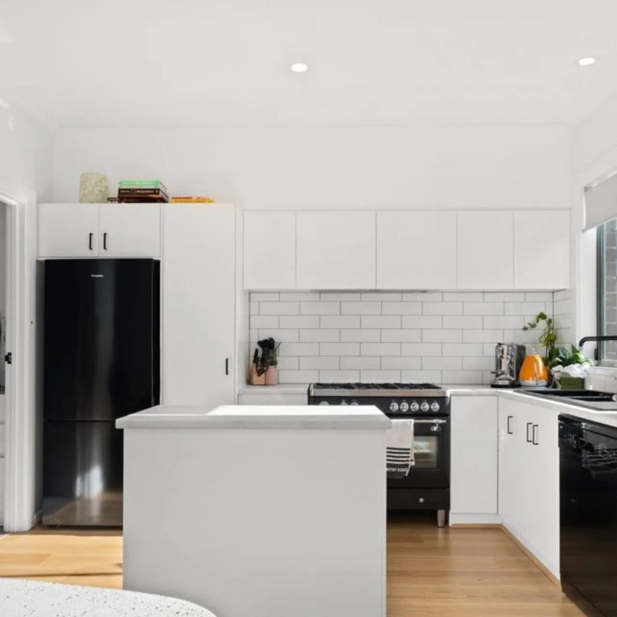 Modern, Light-Filled 3-Bedroom Home in Prime Location - Photo 1