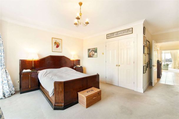 Handel Mansions, 94 Wyatt Drive, Barnes, London, SW13 8AH - Photo 1