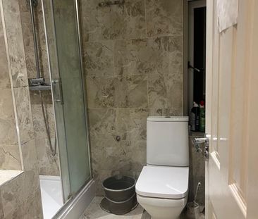 Three/Four bedroom flat inclusive of bills - Dagenham - Photo 1