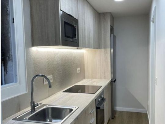 Piso de alquiler en Carrer de la Mare de Déu de Port, 281, La Marina del Port - Photo 1