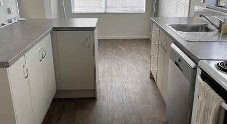 Lovely Sunny Family Home - Photo 2