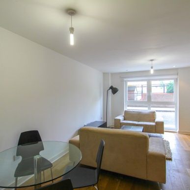 2 bed flat - Photo 1