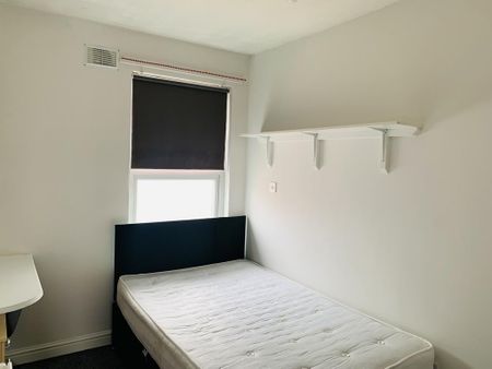 4 bedroom terraced house to rent - Photo 2
