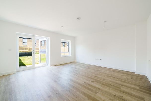 3 bedroom semi-detached house to rent - Photo 1