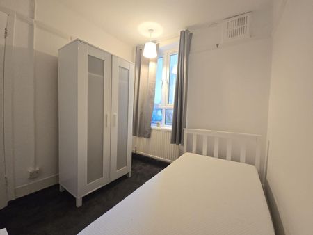 3 Bed Flat, London, W3 - Photo 4