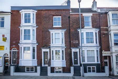 House - Terraced For Rent Hampshire Terrace, Portsmouth - Photo 3