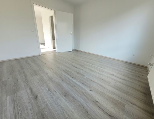 Frisch renovierte 3-Zimmer-Wohnung mit Balkon und Aufzug! - Foto 1