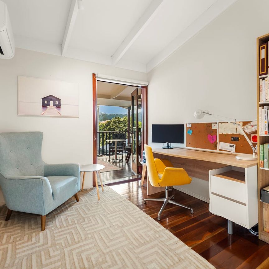 MODERN, EXPANSIVE LIVING IN THE GAP - Photo 1