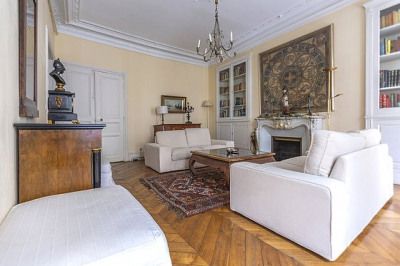 Appartement • Saint Philippe du Roule - Photo 1