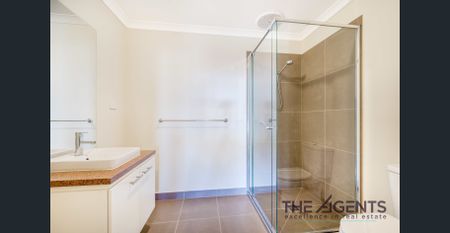 MODERN FAMILY HOME IN A PRIME LOCATION! - Photo 4