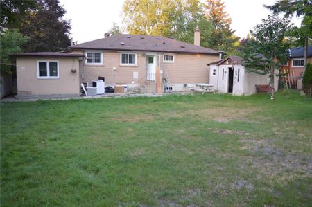 For Lease - 24 Holman Crescent, Aurora, Ontario - Photo 4