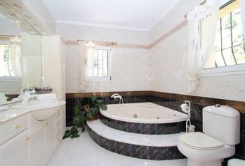 Villa for rent in Cumbre del Sol with 5 bedrooms