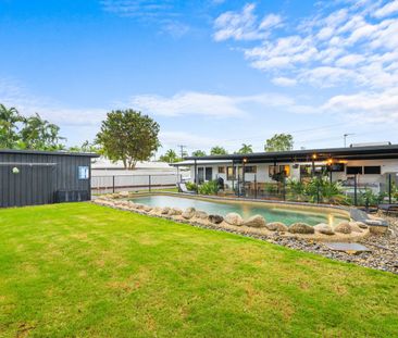 Available Early December | Dream Shed & Ample Parking | Spacious Home - Photo 2