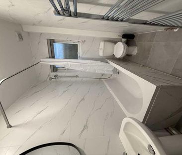 Bedroom Luxury Apartment, Birkin Avenue, NG7 - Photo 3