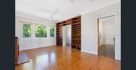 Lovely Three Bedroom Home - Photo 4