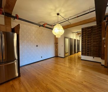 Stylish 1 Bedroom Loft In A Historic Downtown Building - Photo 3