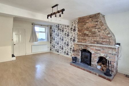 High Street - Photo 2